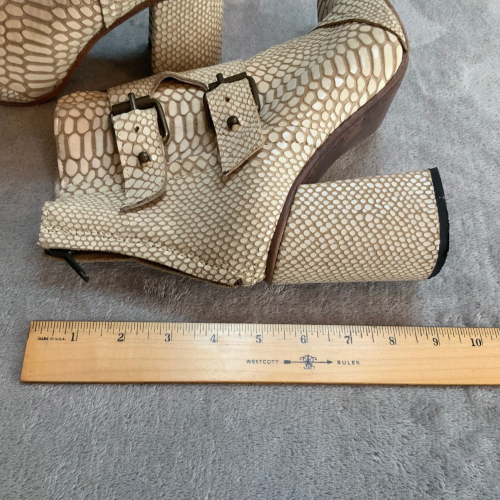 Freebird Joey Snakeskin Leather Buckle Ankle Boots Cream Tan Size 9 - Picture 9 of 9
